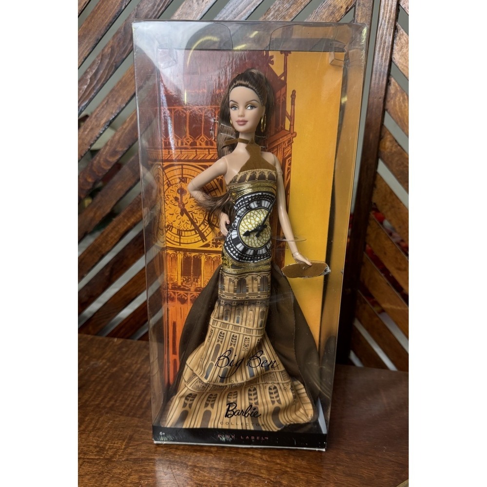 Big Ben Barbie Dolls of the World Landmark Collection 2009 NRFB #T2151